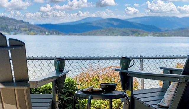 Lakeside Leisure, Hot Tub, Golf Course, Sleeps 10, Lakefront, Near Crater Lake in Klamath Falls