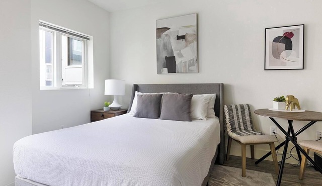Landing | Beautiful Studio, Courtyard, Gym in Portland