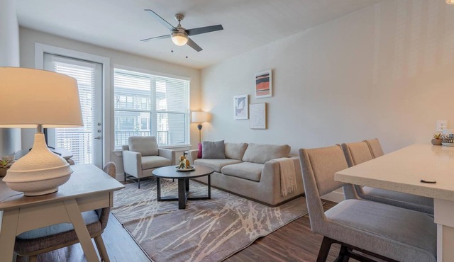 Landing | Chic 1BD, Clubhouse, Gym in San Antonio