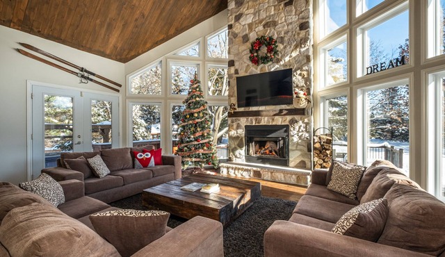 Large Tremblant Ski and Golf Chalet in Mont-Tremblant