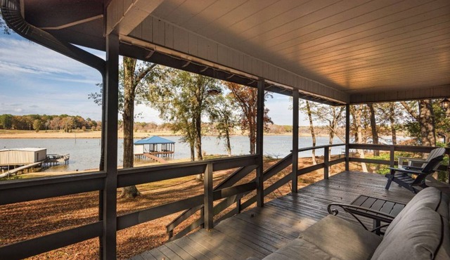 LARGE WATERFRONT+Private Boat Dock for your boat, Fishing, Remodeled+4 Kayaks! in Bullard