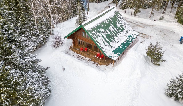Le Caché: intimate log cabin, spa and waterfront (kayaks) in Saint-Alexis-des-Monts