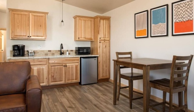 Looking for a Place to Relax? Enjoy the Stunning View of Columbia River w/ Pool in Boardman