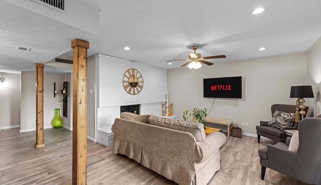 Lovely 4-bedroom townhome with Spacious Yard in serene The Colony in The Colony