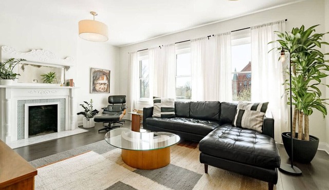 Lux 2BR | Downtown | Rooftop Patio | Free Parking in Cincinnati