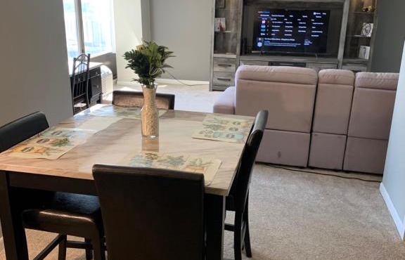 Luxurious High Rise Downtown Apartment With Tons Of Amenities in Detroit