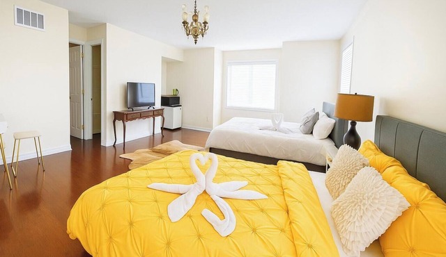 Luxurious private Master bedroom in Markham
