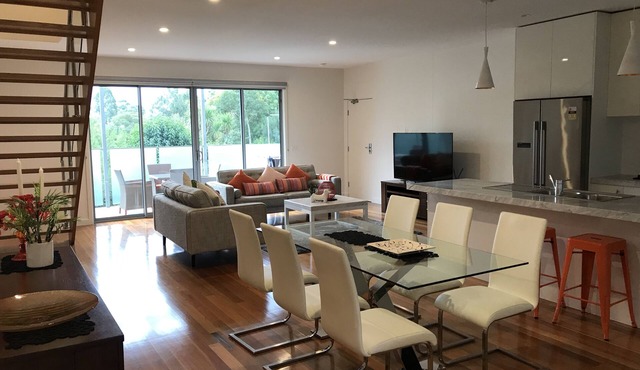 Luxurious Townhouse 2BR 2.5BATH in Doncaster