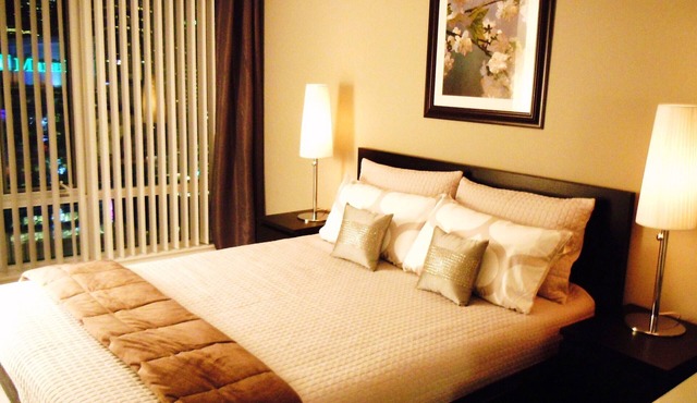 Luxury 1 Bedroom Condo in the Heart of Downtown Toronto in Toronto