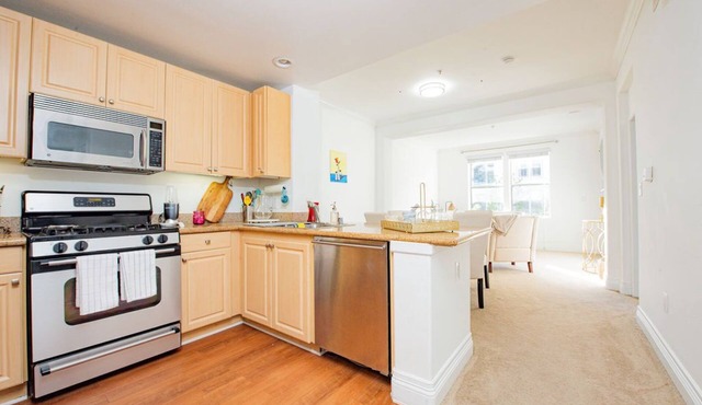 Luxury condo near Irvine Business & UCI Hospital in Irvine