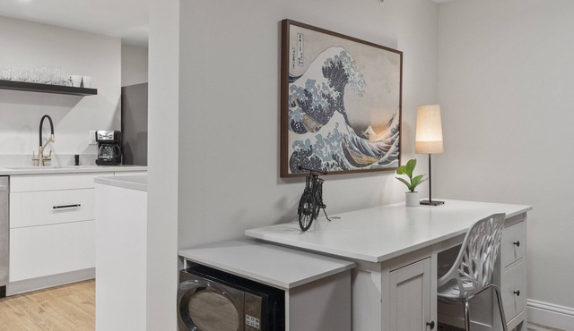 Luxury N. Tacoma Unit in Tacoma