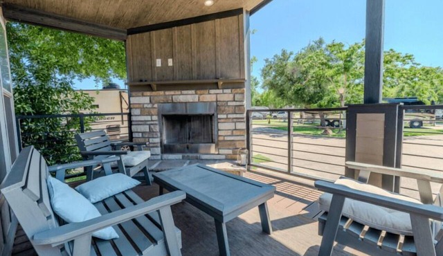Luxury Vacation Rental for 2 - This 1 bedroom cabin can comfortably accommodate two occupants. This cabin is equipped with 1 queen sized bed, a sofa, en suite bathroom and kitchenette. All cabins are fully furnished with everything you need to enjoy in Spring
