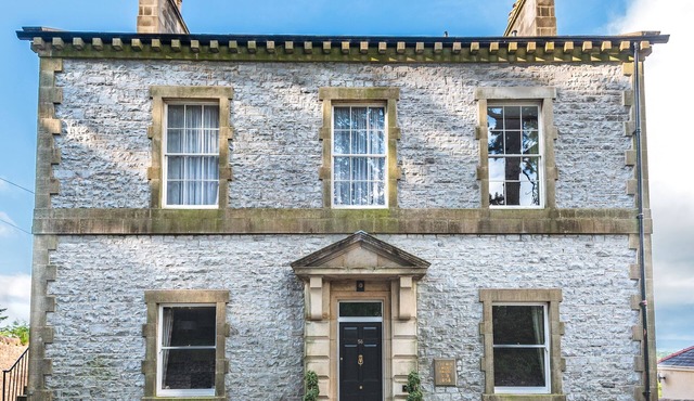 MAGISTRATES CHAMBERS, with open fire in Ingleton in Carnforth