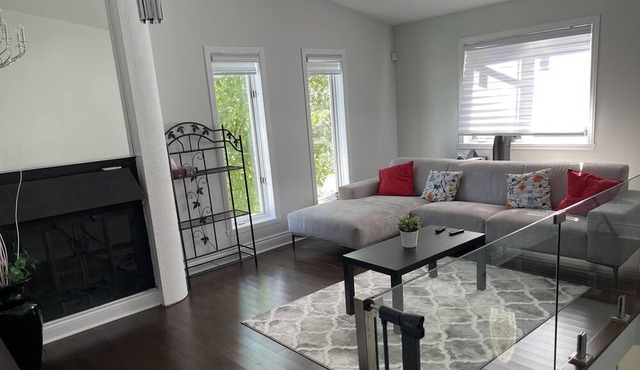 Magnifique Villa Luxueuse Avec Piscine et Cheminée in Laval