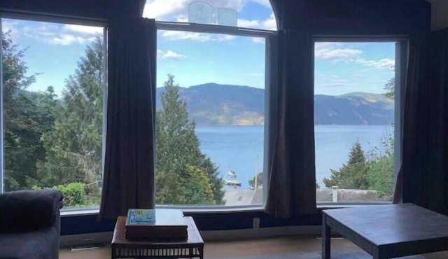 Maple Bay with ocean view and beach close by. Message host for Snowbird stays in Duncan