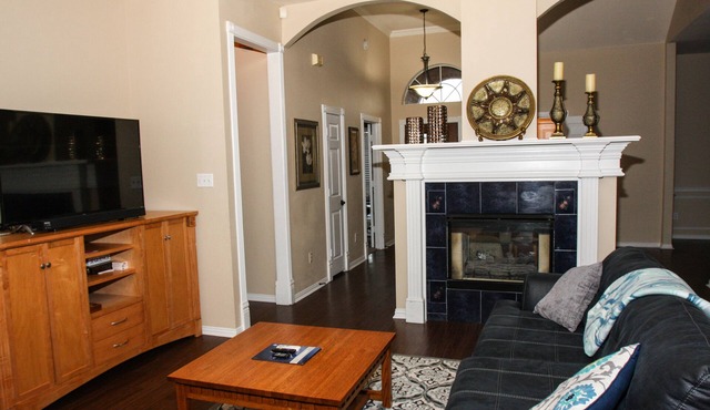 Mid-Term Rental: Spacious Home, Fully Furnished-Relo, Corp travel, Ins Stays in Arlington