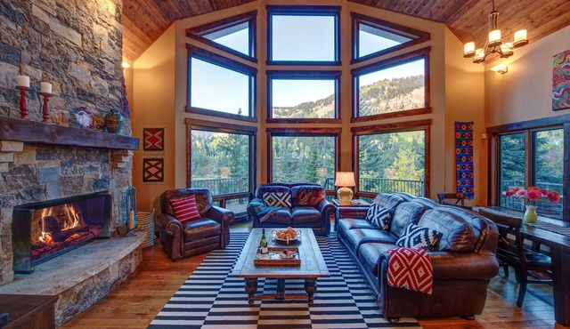 Million Dollar Views on Lake Purgatory! Only 1 Mile to Ski Resort! in Durango