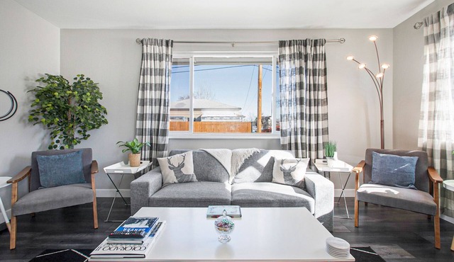 Mod Rustic Stay in Wheat Ridge with Hot Tub, Fast WiFi, AC in Wheat Ridge