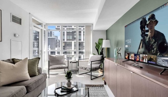 Modern 2BR Waterfront Retreat City Views in Toronto