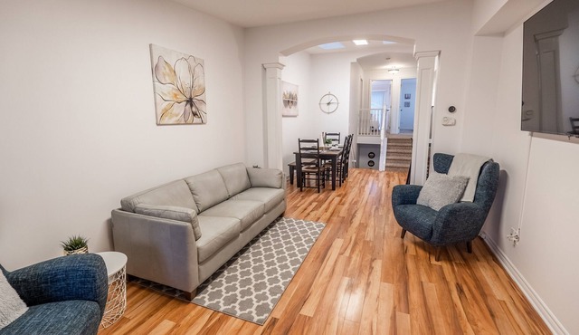 Modern, Bright Townhome - Sleeps9+Wifi+Close To Hwy in Cornwall