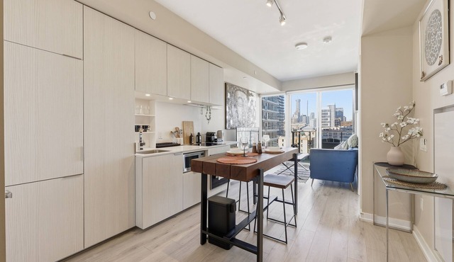 Modern Downtown Toronto Condo with Balcony Near Eaton Centre in Toronto