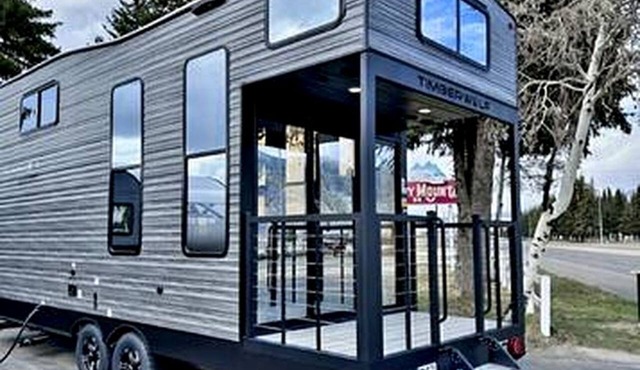 Modern Lofted Tiny House Fully Equipped with Lake Views in Texas in Quitman
