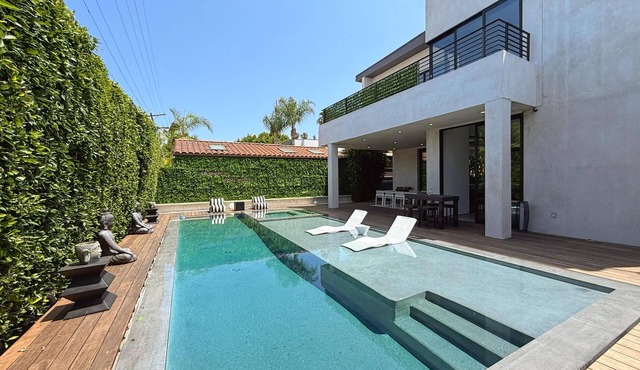 Modern Lux Masterpiece: Games, Views, Rooftop ,Pool, & Spa in Los Angeles