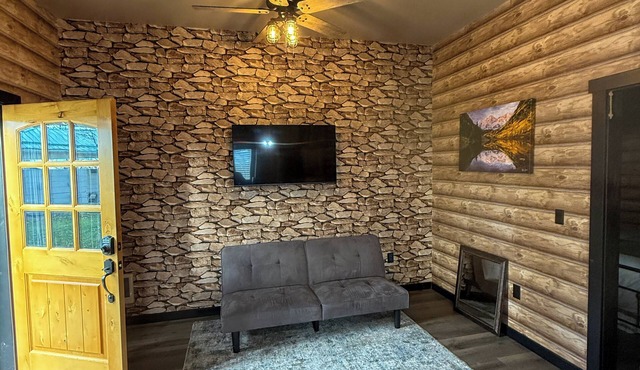 Modern Rustic Studio Guesthouse in Montana in Ronan