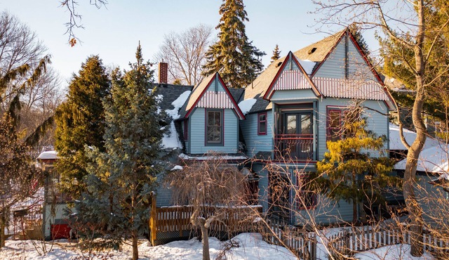 Modern Victorian on private secluded lot, spectacular views, centrally located! in Saint Paul