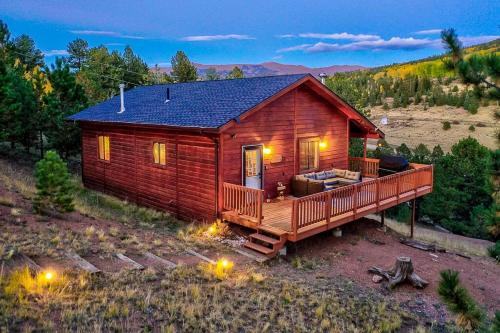 Monarch Landing, A Cozy Cabin w/360 Mountain Views in Cripple Creek
