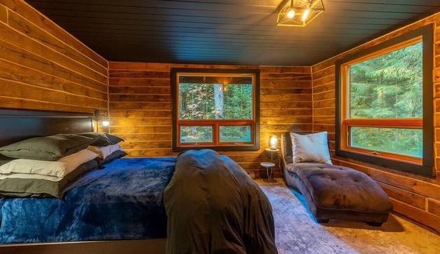 Muskoka Getaway Cabin - relax, snowshoe, cross country ski and unwind in Bracebridge