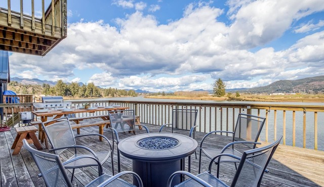 Nehalem Riverfront Home has Private Dock, Ten Minutes to the Beach in Manzanita! in Nehalem