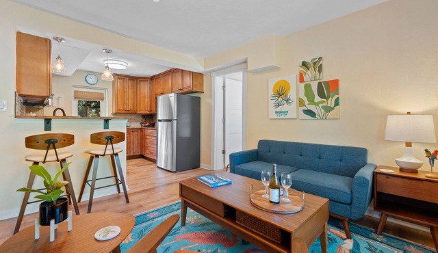 Newly renovated professionally decorated Gem close to beach, river and downtown. in Ormond Beach