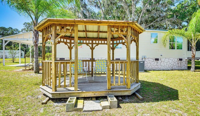 Northeast Florida Home w/ Pond Views + Fire Pit! in Crescent City