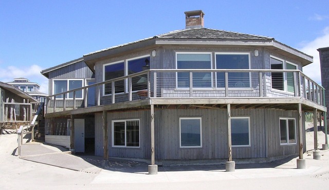 OCEANFRONT-An Invitation to Unobstructed Ocean Views in Pacific City