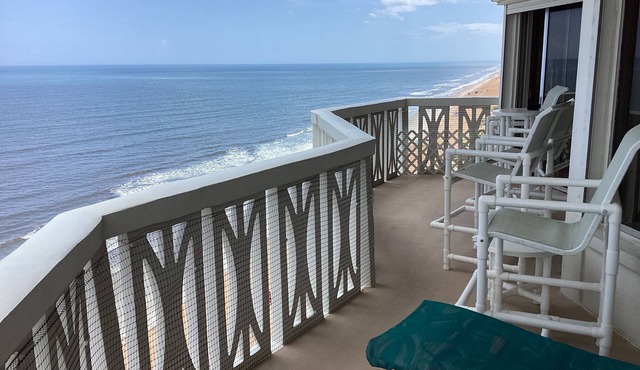 Oceanfront PENTHOUSE! Large Pool, Private Beach Access! Family Friendly! in Ormond Beach