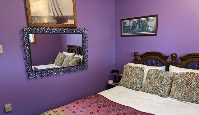 Only feet from the bay and private beach, Romantic Room with Queen bed. in Marrowstone
