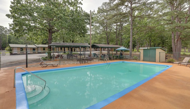 Outdoor Entertainment Areas: Greers Ferry Cottage! in Greers Ferry