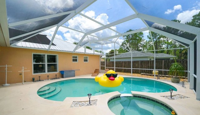 Pelican Palm - Poolside holiday escape! in Palm Coast