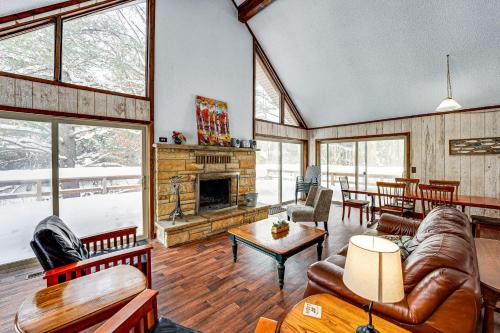 Pere Marquette Riverfront Cabin w/Fishing Access in Baldwin