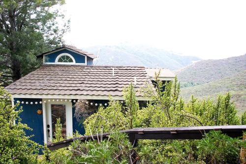 Pet Friendly Charming Cottage with Incredible Views and Hot-tub in Rainbow, California in Fallbrook
