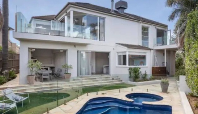 Pet Friendly - Hampton Haven Pool metres to the Beach in Hampton