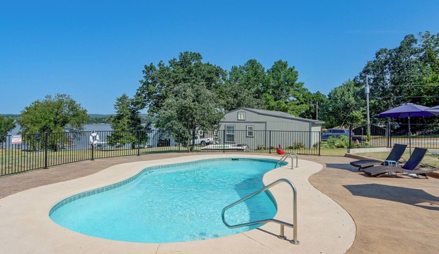 Pool & Amazing View: Updated Grand Lake Getaway in Grove