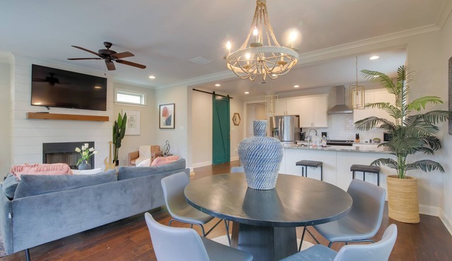 Pool Table! Walkable Stay in Midtown MEM in Memphis