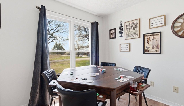 Private Heated Pool - Open Now, Pickleball Court, Pet-Friendly in Branson