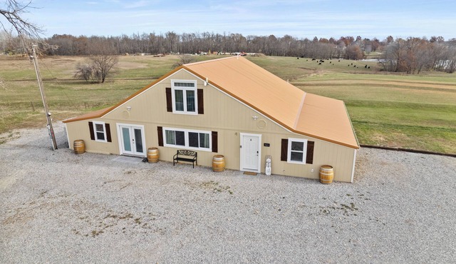 Private Loft Studio On Acreage + Near Liberty in Liberty