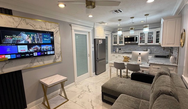 Private Luxury Poolside Guest Suite with Fire Pit & Modern Interior in Houston