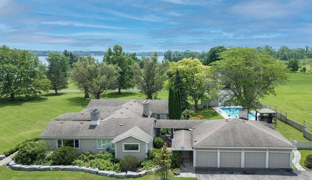 Private Riverfront Estate | Pool Hot Tub BBQ in Niagara Falls
