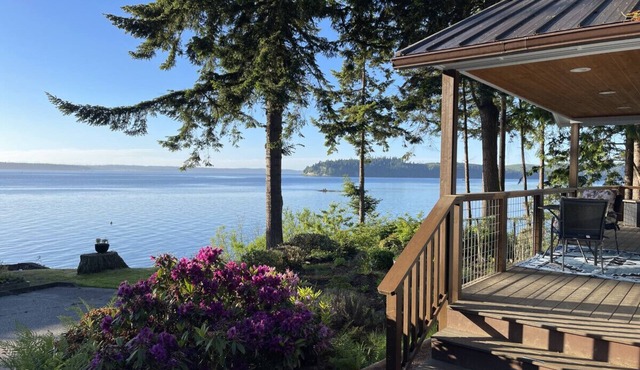 Puget Sound Chic Romantic Cottage with Private Beach Access & Gated Entry in Port Ludlow