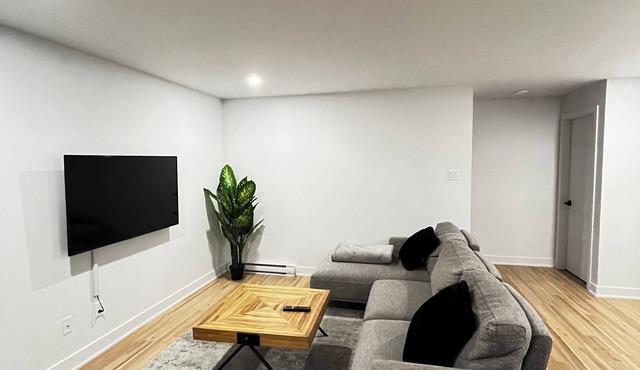 Quaint 2-bedroom apartment with WiFi in charming Bedford in Bedford